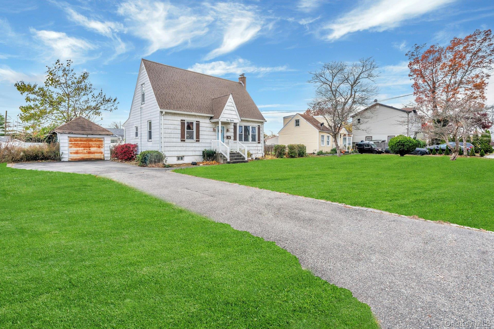 #3 photo, 180 Thomas Street, Brentwood , NY 11717