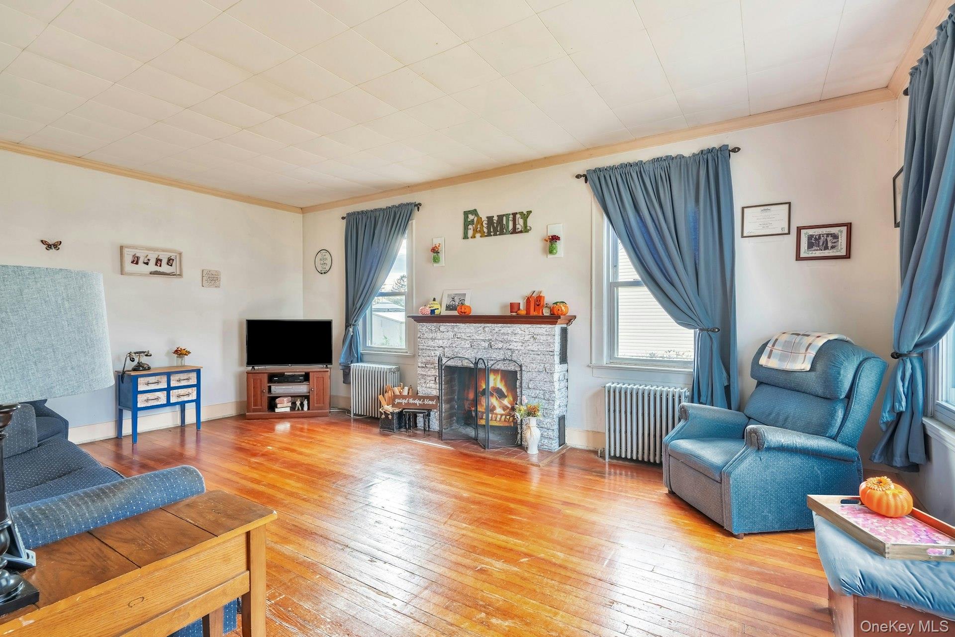 #5 photo, 180 Thomas Street, Brentwood , NY 11717