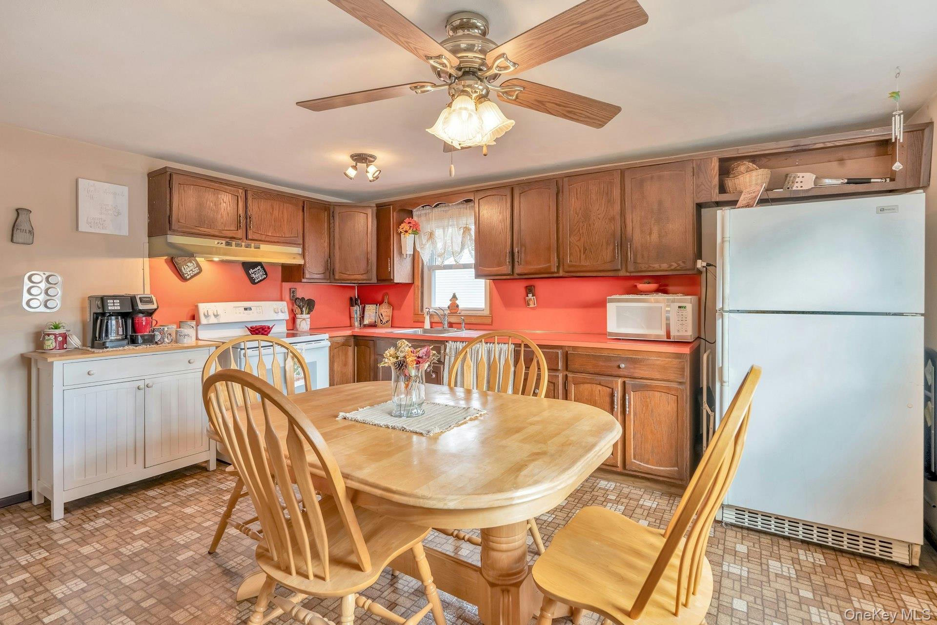 #9 photo, 180 Thomas Street, Brentwood , NY 11717