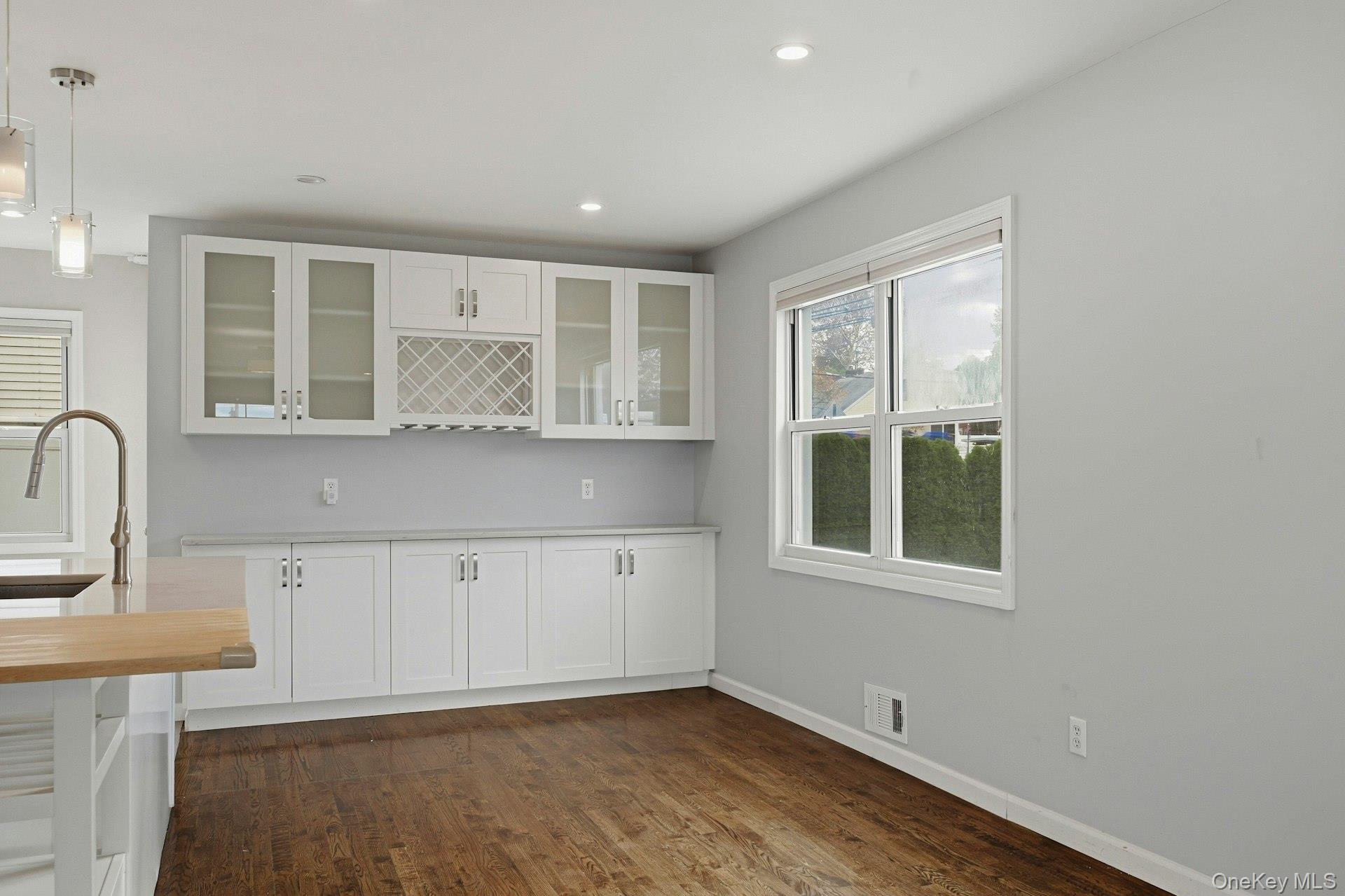 #11 photo, 250-04 39th Road, Little Neck , NY 11363