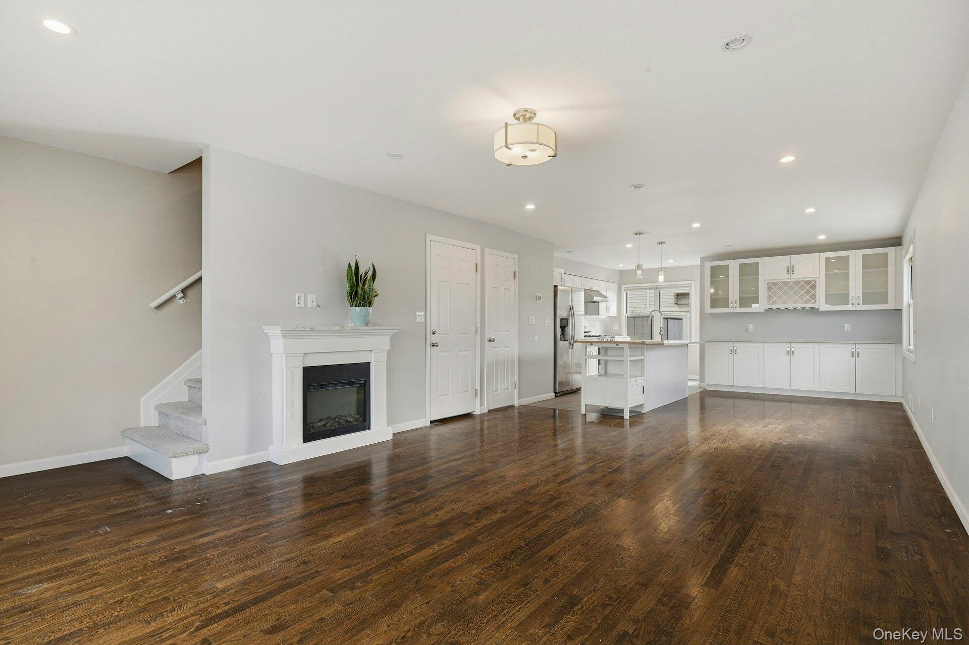 #13 photo, 250-04 39th Road, Little Neck , NY 11363