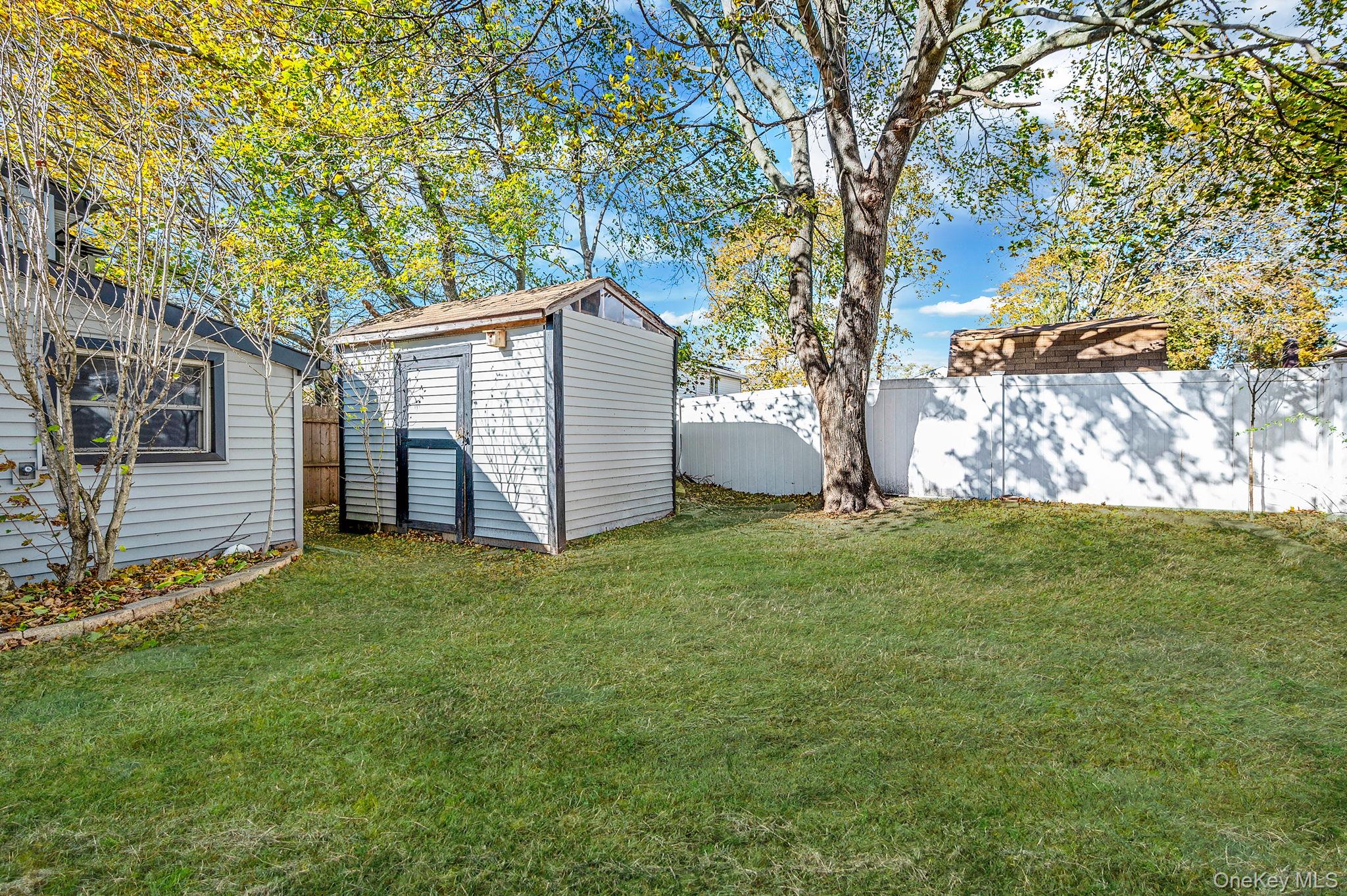 #11 photo, 1401 Race Avenue, サフォーク郡 Medford , NY 11763