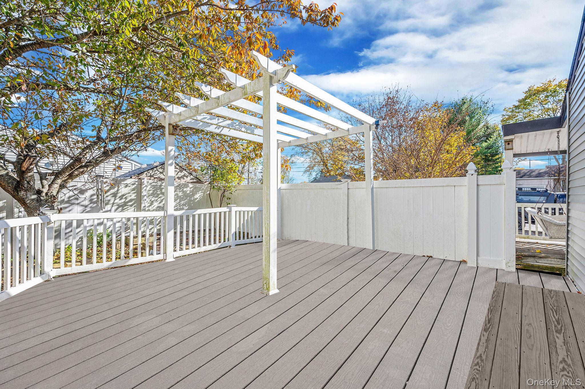 #12 photo, 1401 Race Avenue, サフォーク郡 Medford , NY 11763