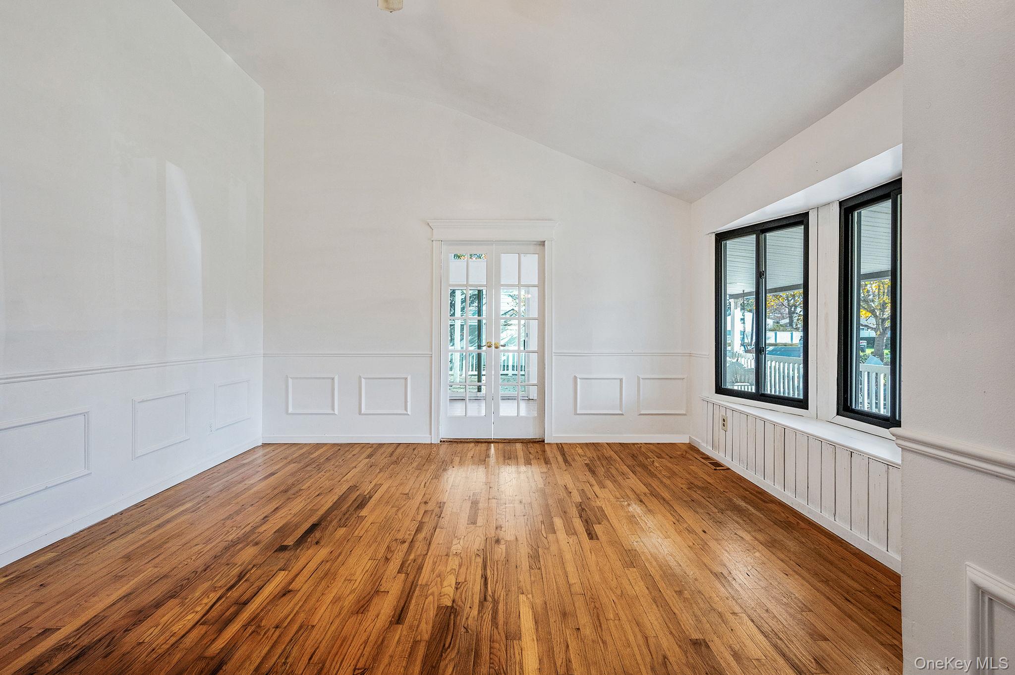 #16 photo, 1401 Race Avenue, サフォーク郡 Medford , NY 11763