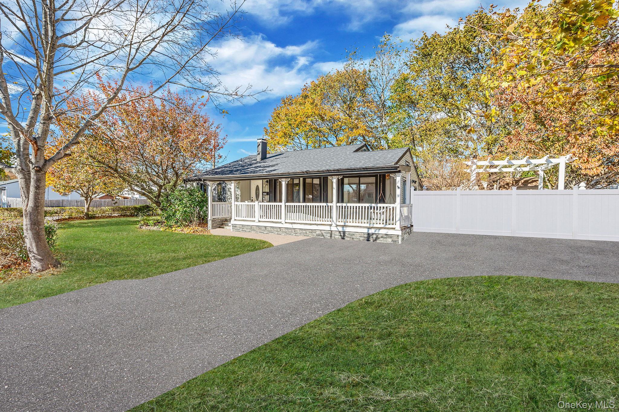 #4 photo, 1401 Race Avenue, サフォーク郡 Medford , NY 11763