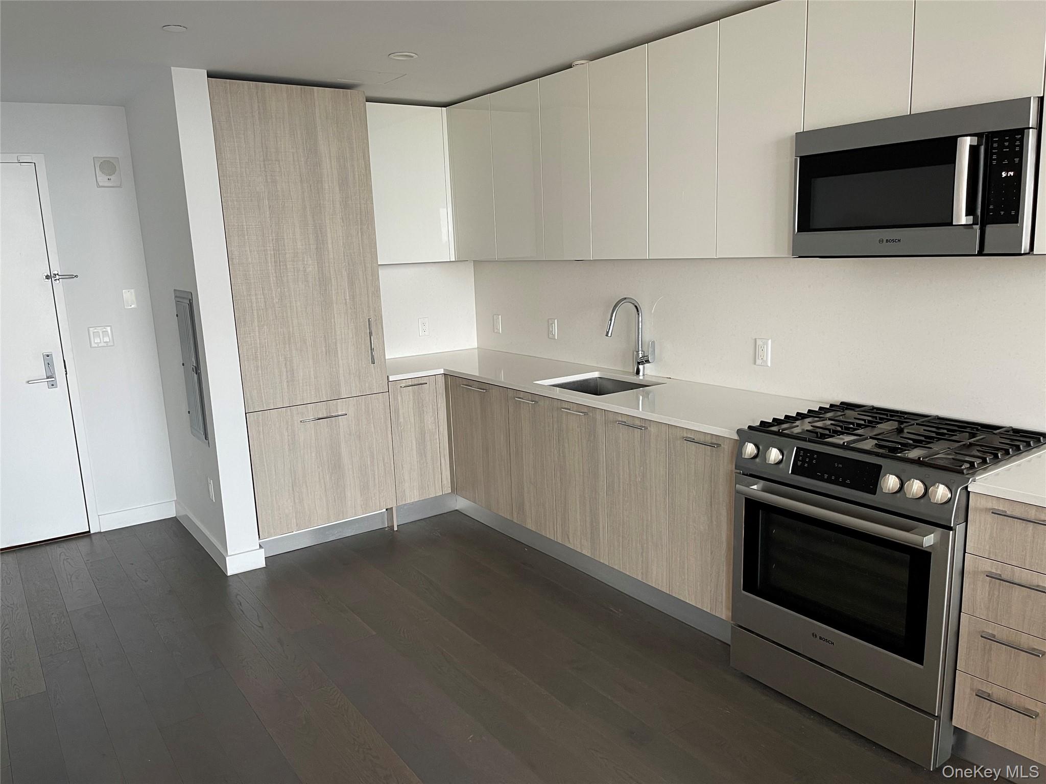 #3 photo, 131-05 40th Road, Flushing , NY 11354