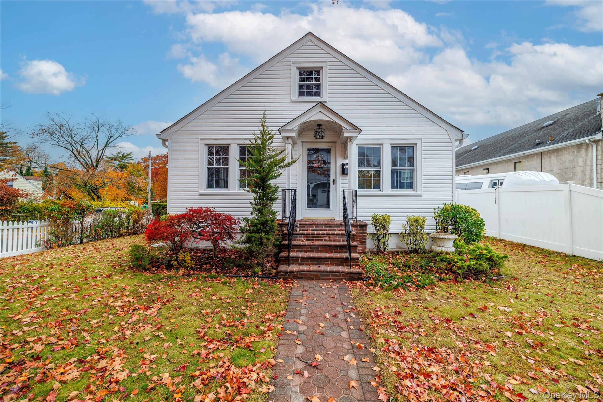 #1 photo, 801 Park Avenue, Westbury , NY 11590