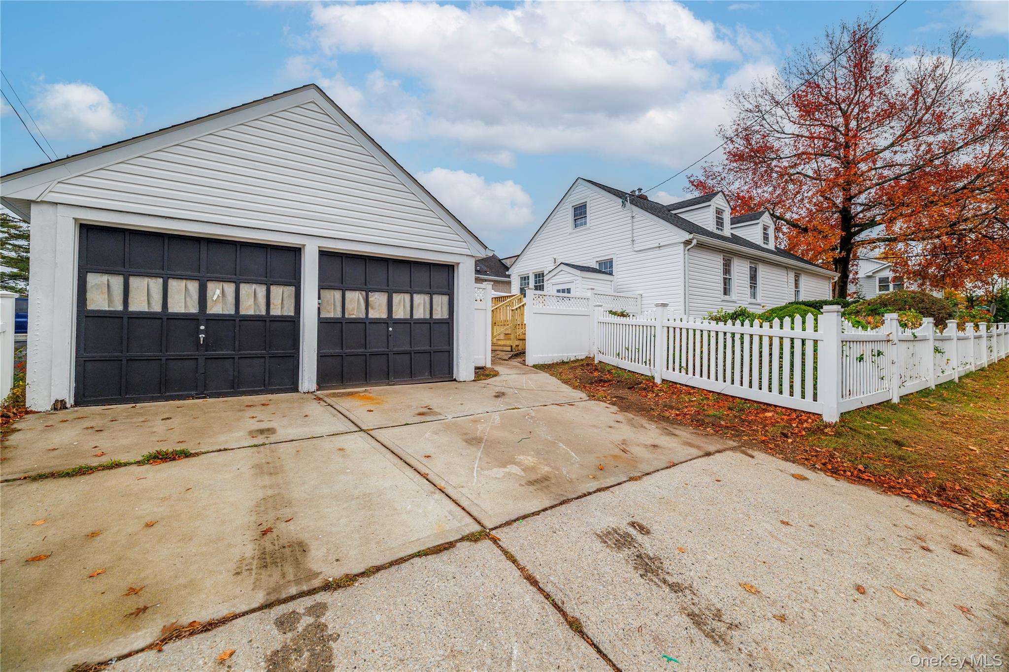 #19 photo, 801 Park Avenue, Westbury , NY 11590