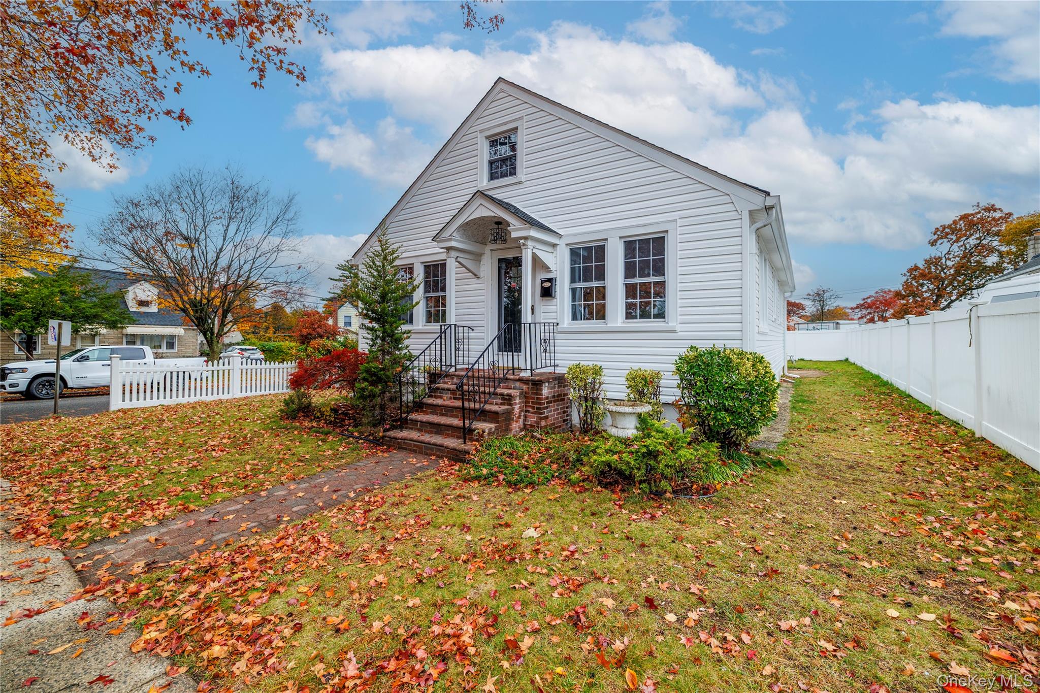 #3 photo, 801 Park Avenue, Westbury , NY 11590