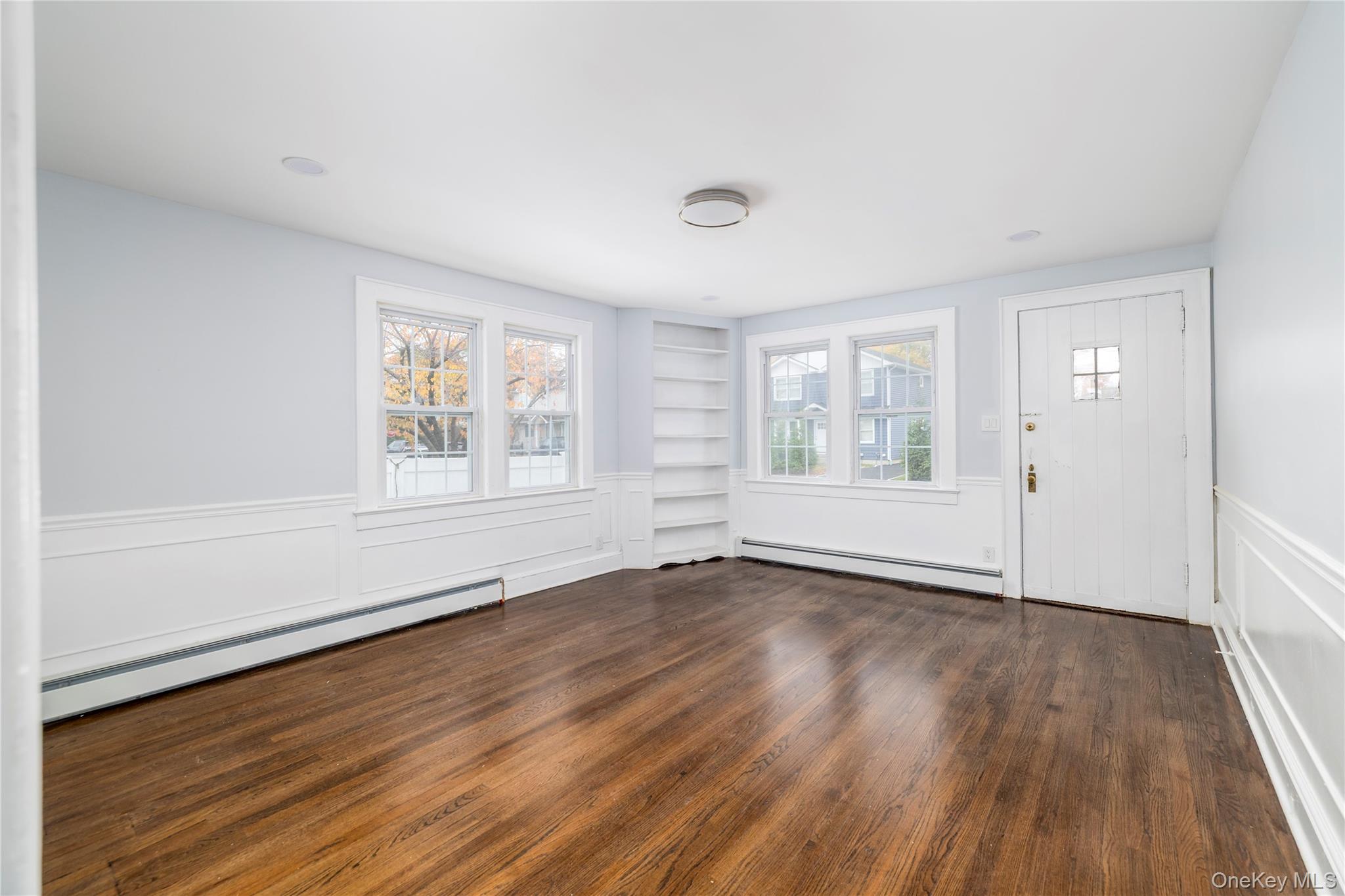 #5 photo, 801 Park Avenue, Westbury , NY 11590