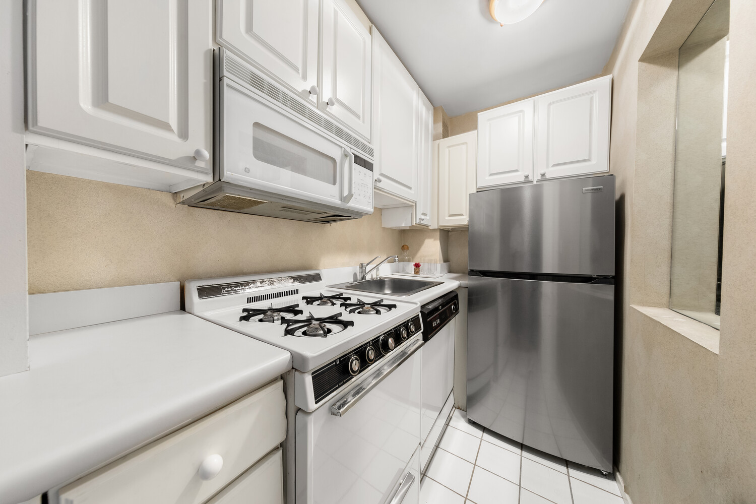 #6 photo, 425 E 63RD Street, Lenox Hill , NY 10065