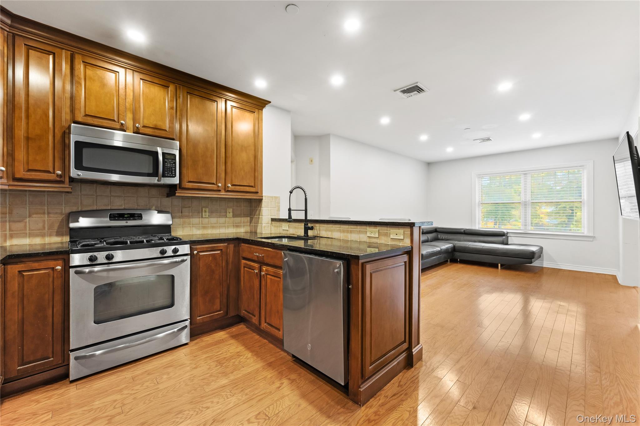 #10 photo, 101 Sheldrake Place, Mamaroneck , NY 10543