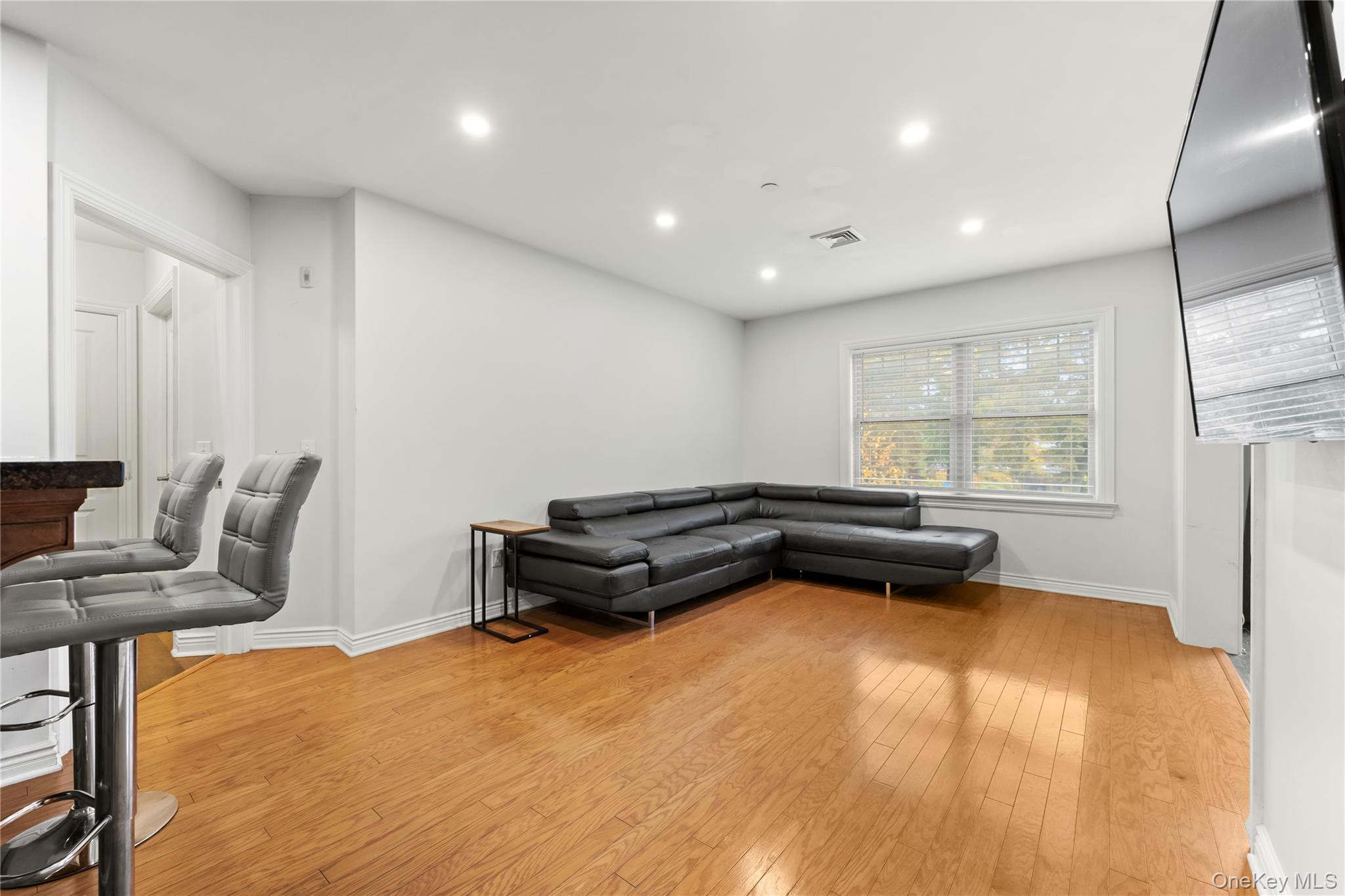 #11 photo, 101 Sheldrake Place, Mamaroneck , NY 10543