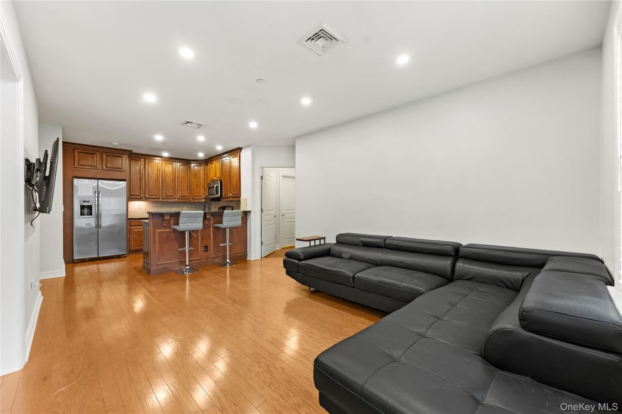 #13 photo, 101 Sheldrake Place, Mamaroneck , NY 10543