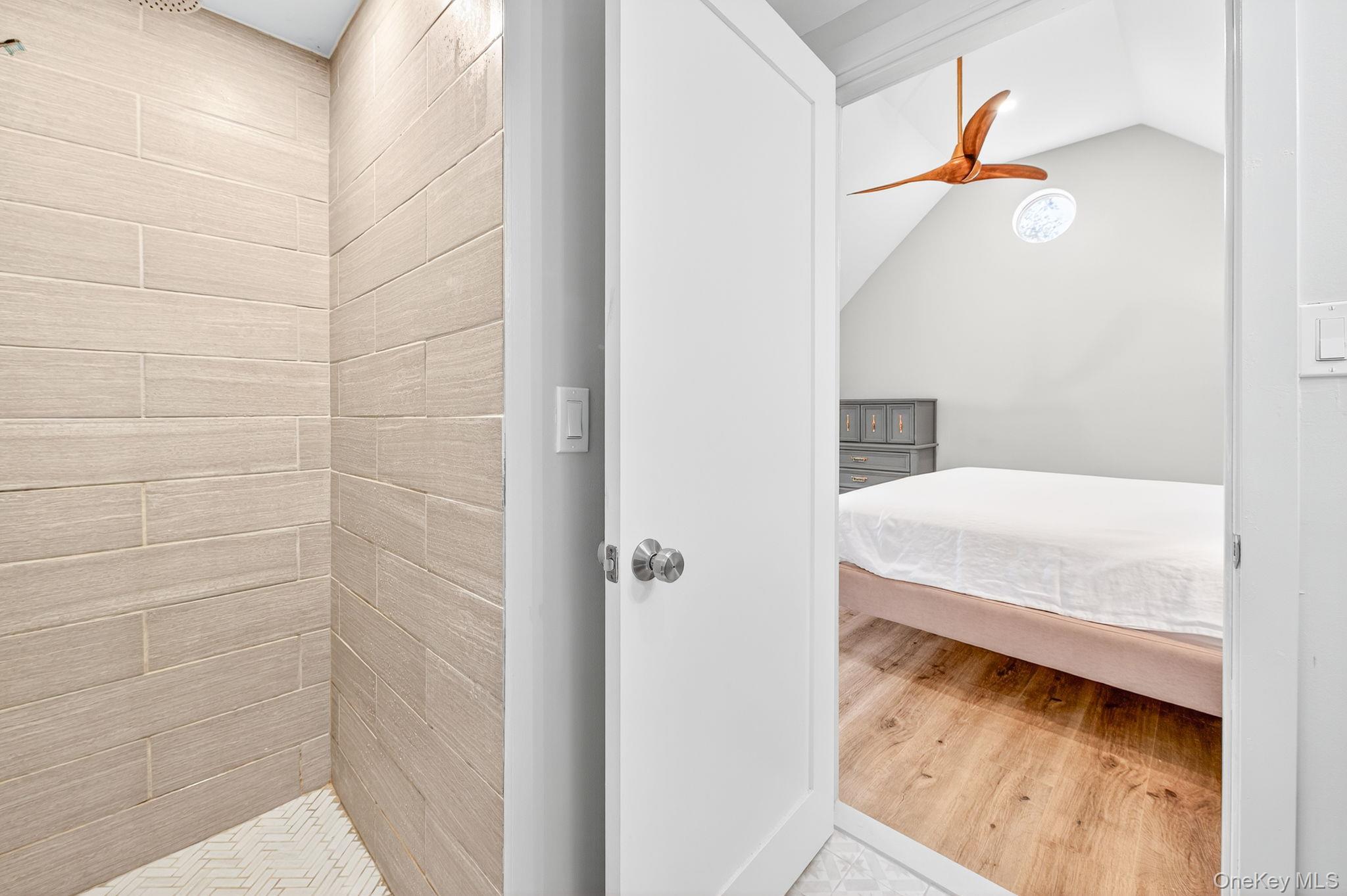 #18 photo, 39 N Broadway, Esopus , NY 12401