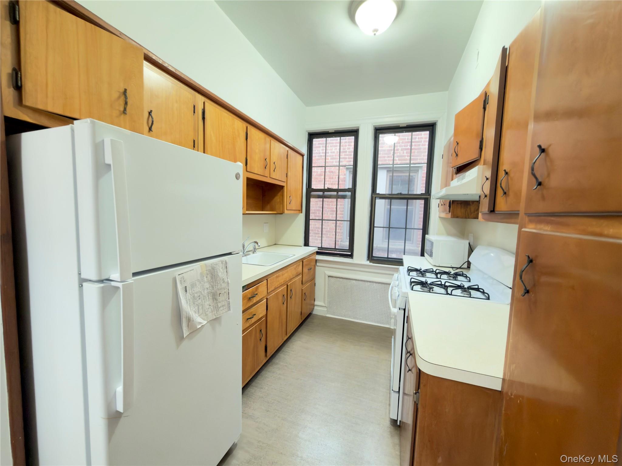 #4 photo, 1725 Paulding Avenue, Bronx , NY 10462