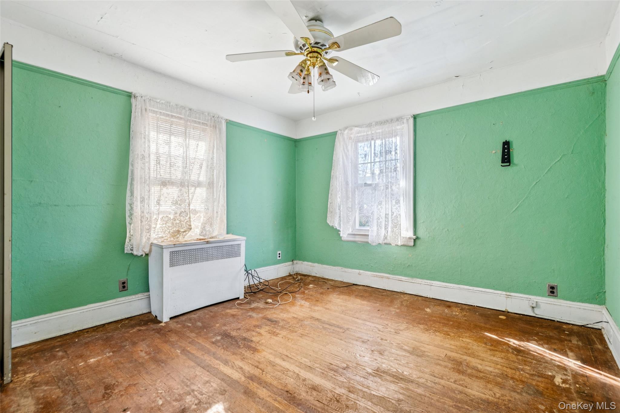 #8 photo, 4607 Concord Avenue, Great Neck , NY 11020