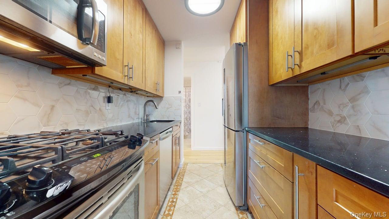 #15 photo, 118-17 Union Turnpike, Forest Hills , NY 11375