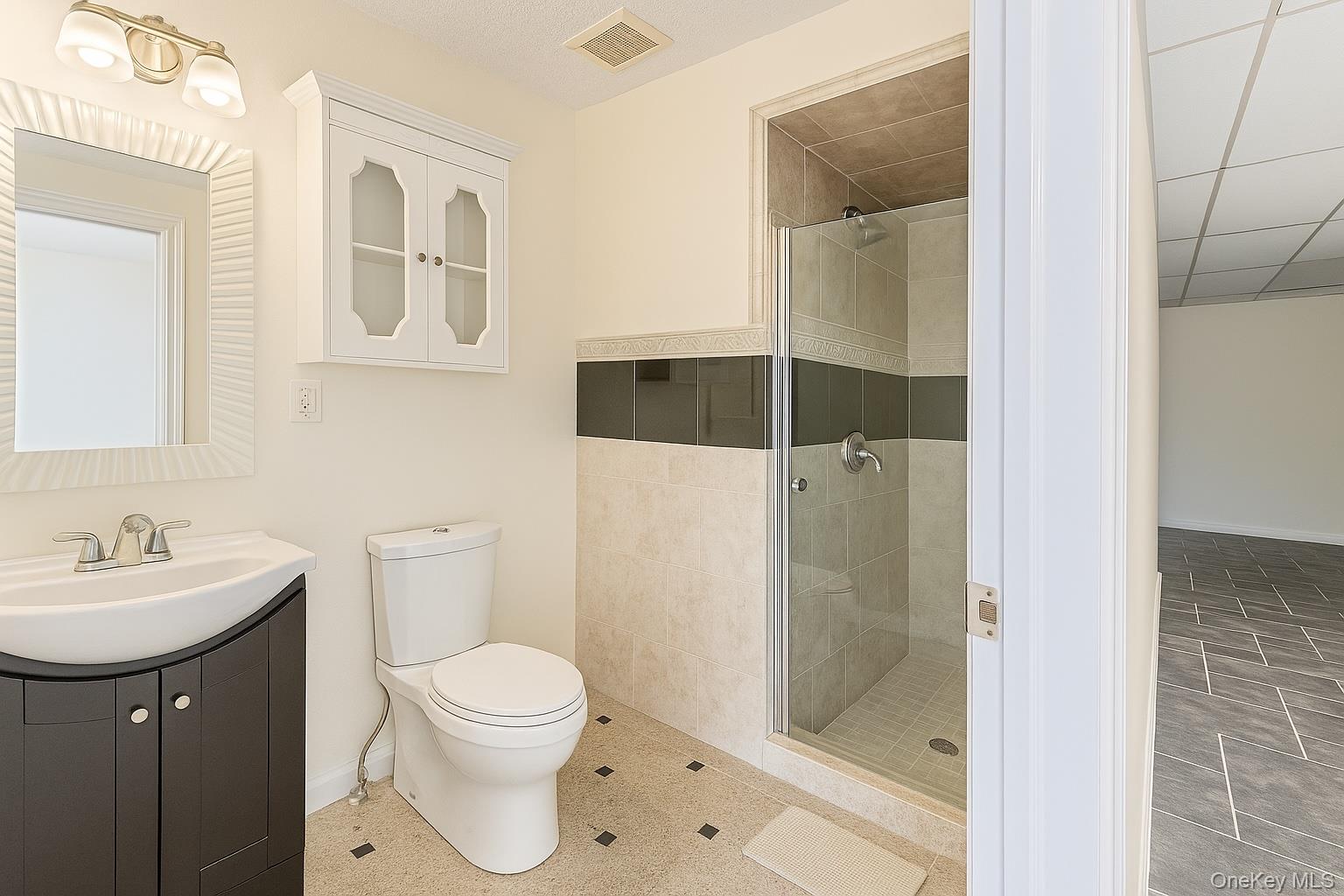 #7 photo, 322 W Montauk Highway, Lindenhurst , NY 11757