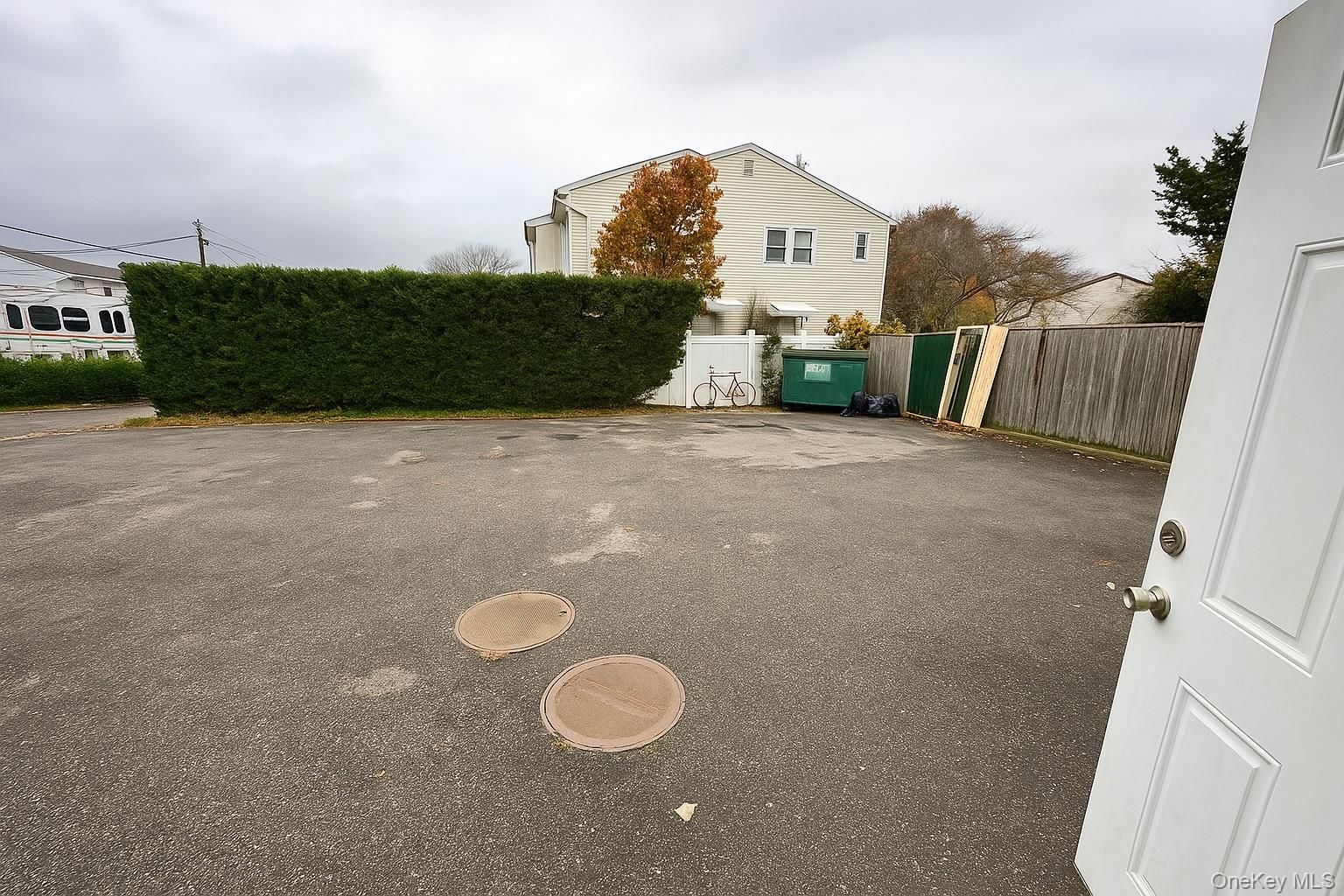 #8 photo, 322 W Montauk Highway, Lindenhurst , NY 11757