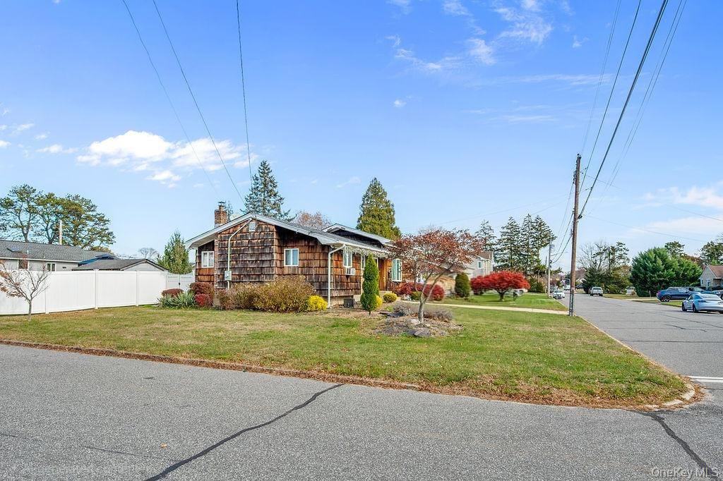 #4 photo, 185 Throop Street, West Babylon , NY 11704