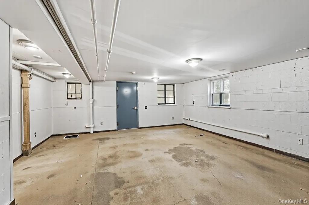 #13 photo, 61-12 Main Street, Flushing , NY 11358