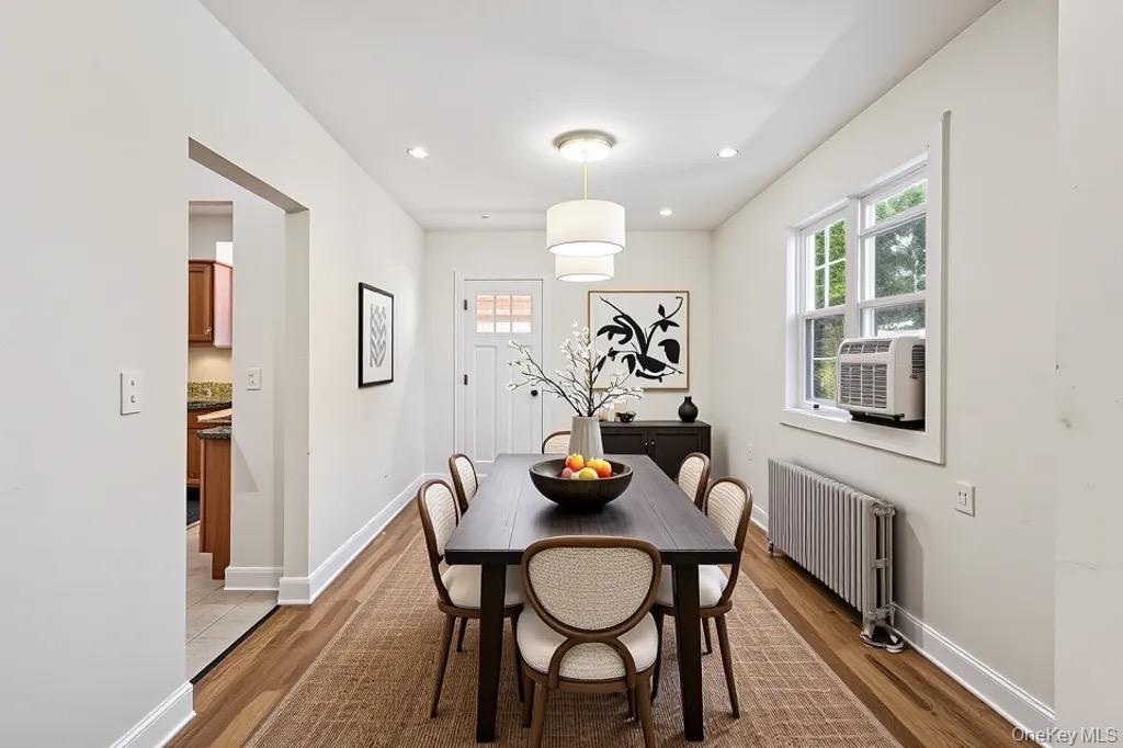 #4 photo, 61-12 Main Street, Flushing , NY 11358