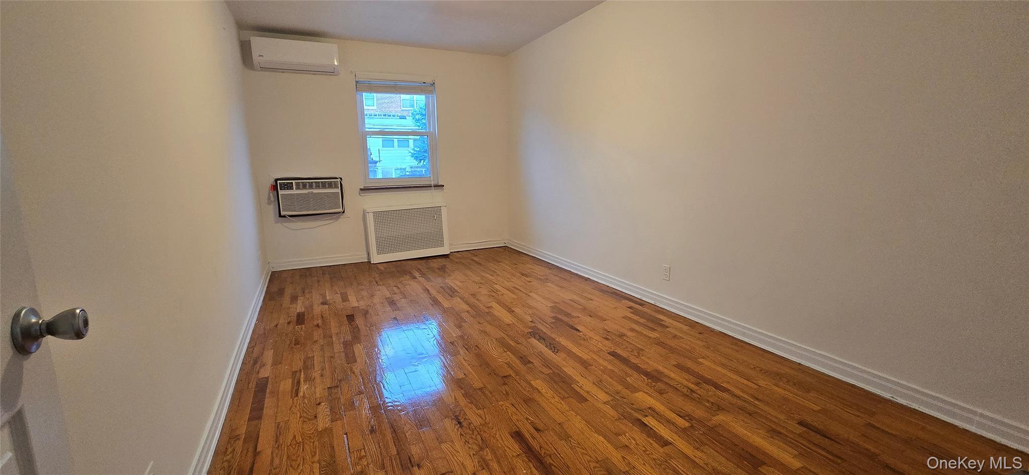 #8 photo, 4019 196 th Street, Flushing , NY 11358