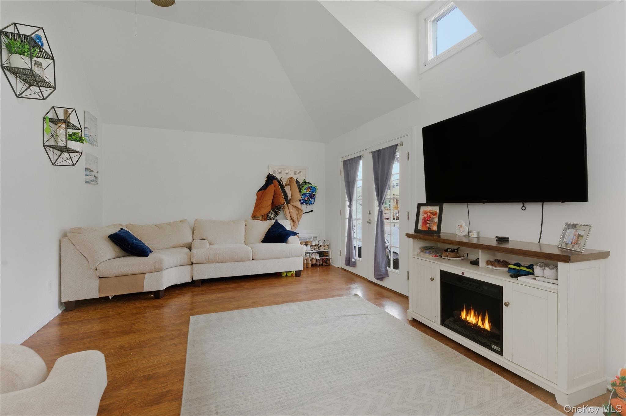 #4 photo, 90 Connecticut Avenue, Long Beach , NY 11561