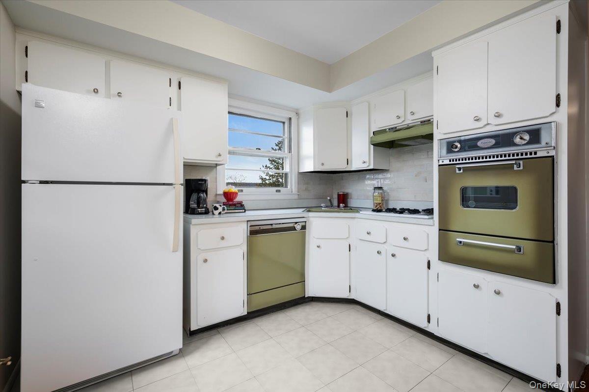 #11 photo, 183 Hudson Terrace, Yonkers , NY 10701