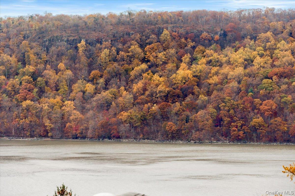 #12 photo, 183 Hudson Terrace, Yonkers , NY 10701