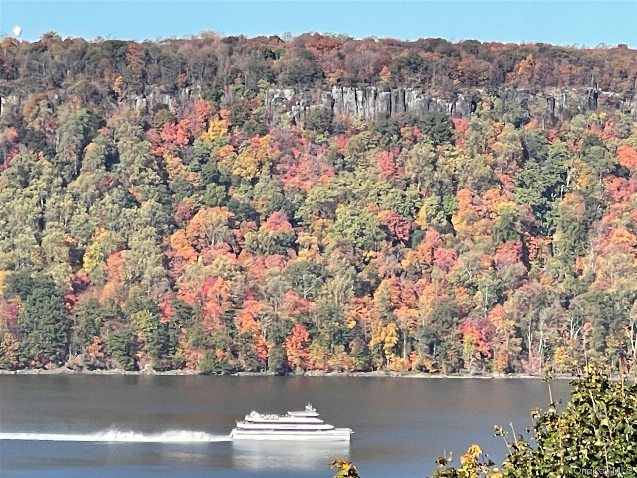 #13 photo, 183 Hudson Terrace, Yonkers , NY 10701