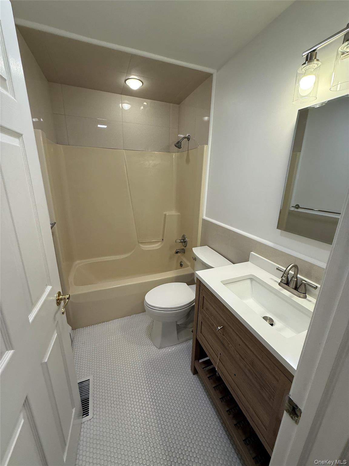 #11 photo, 114 Sterling Avenue, Harrison , NY 10528