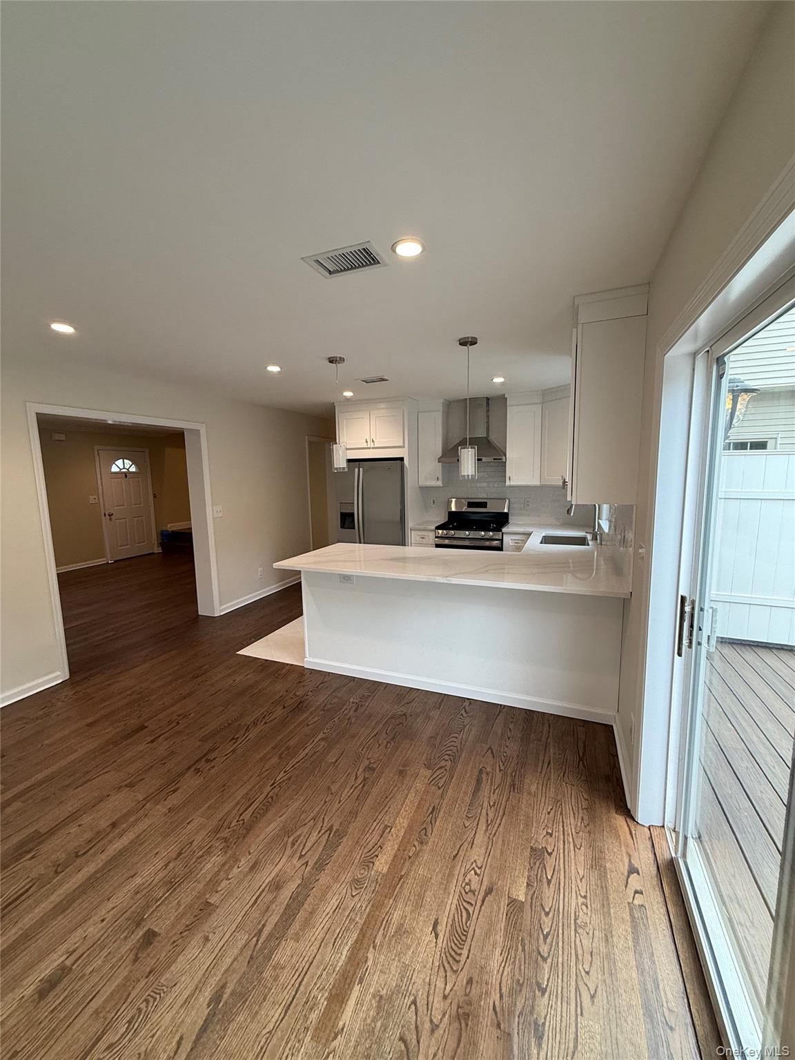 #4 photo, 114 Sterling Avenue, Harrison , NY 10528