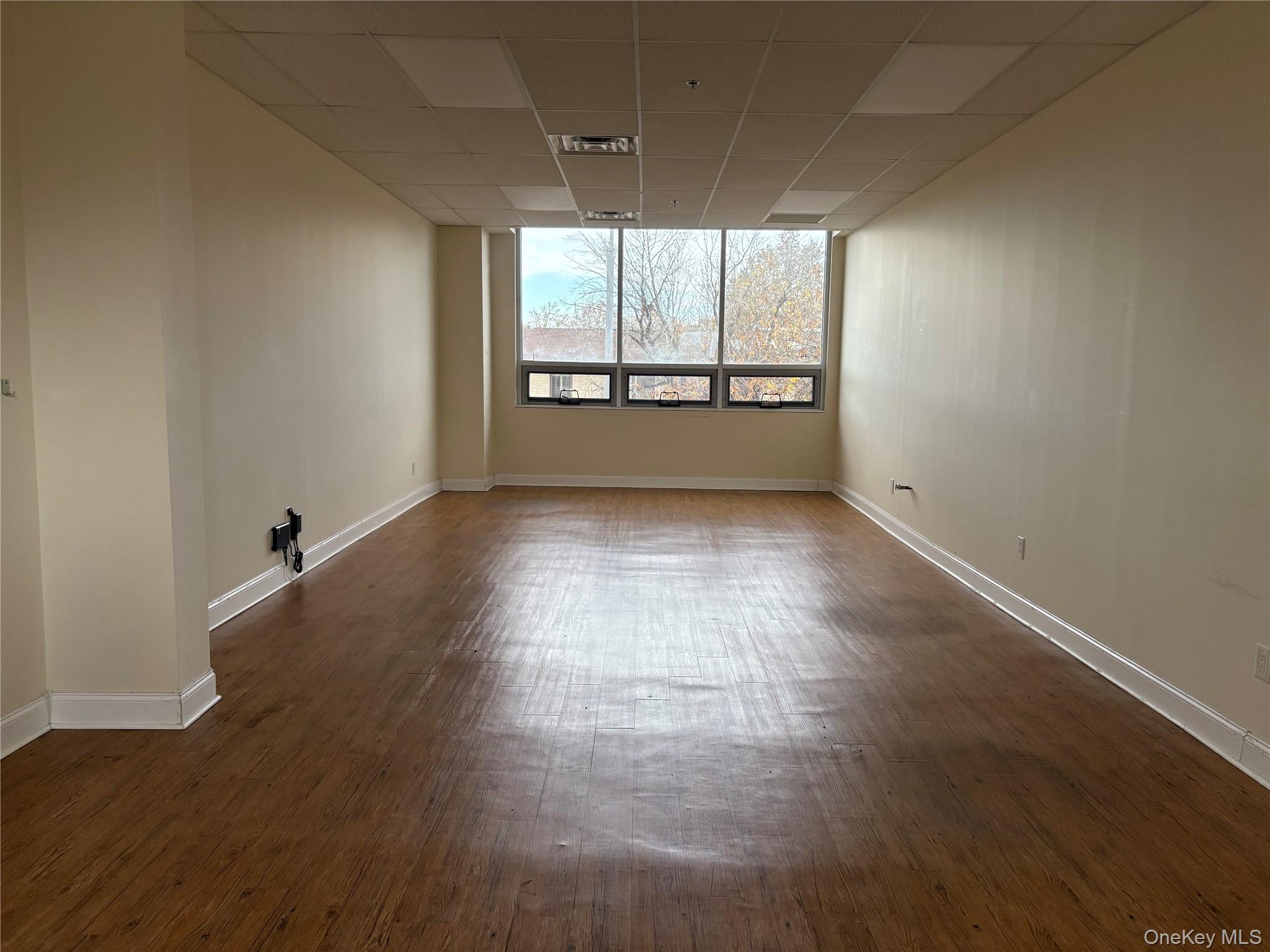 #4 photo, 192-14 Northern Boulevard, Flushing , NY 11358