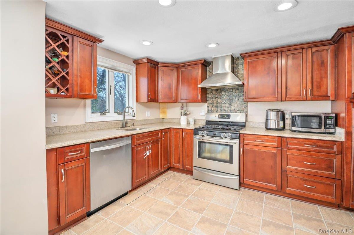 #10 photo, 19 Biscayne Drive, Selden , NY 11784