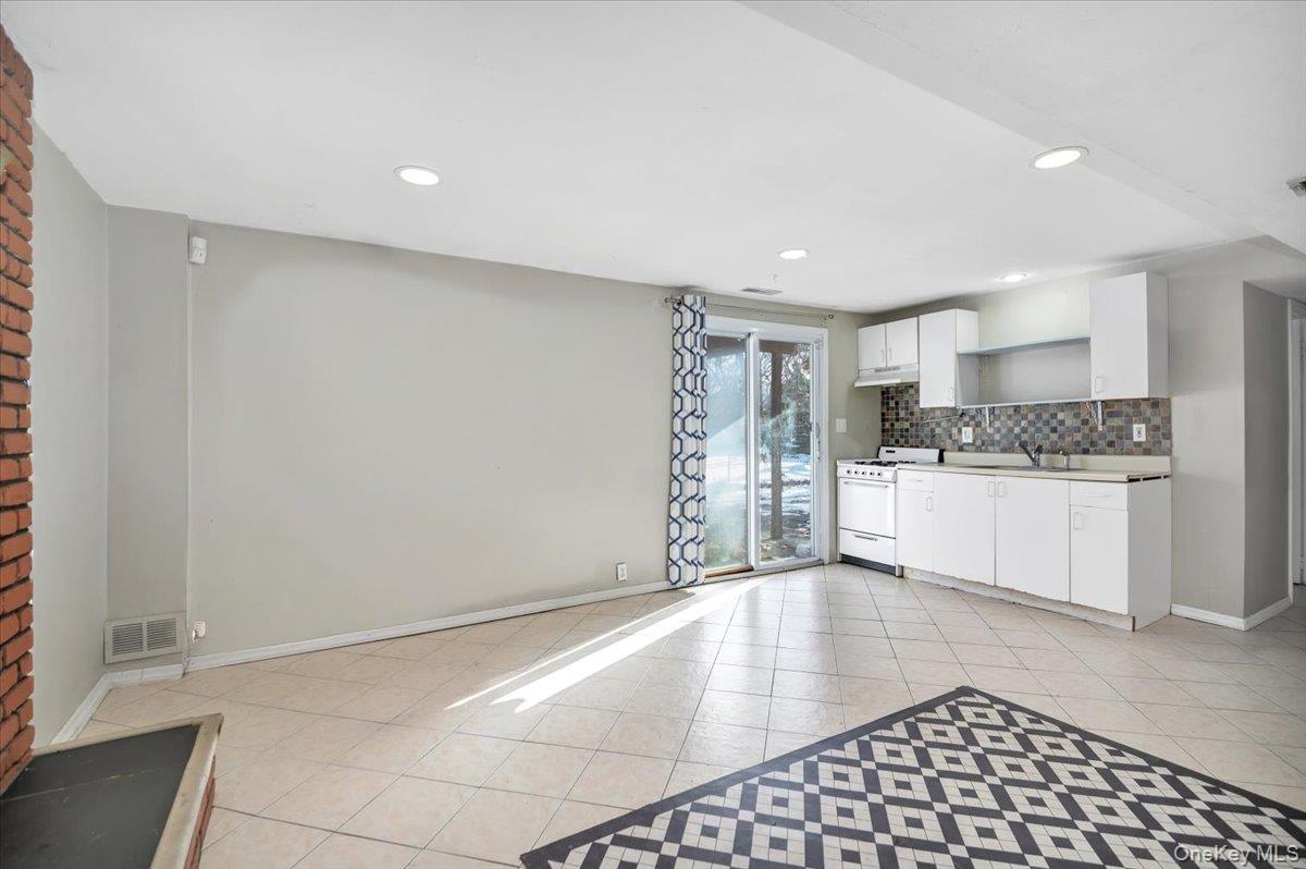 #18 photo, 19 Biscayne Drive, Selden , NY 11784