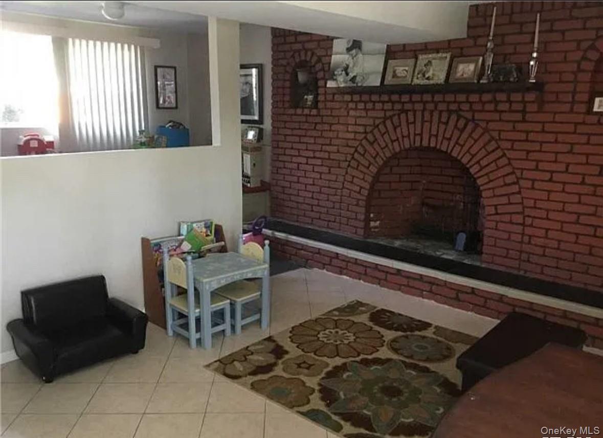 #2 photo, 19 Biscayne Drive, Selden , NY 11784