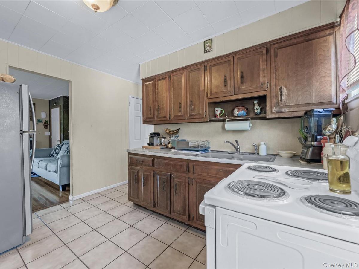 #7 photo, 205 Lenox Road, Huntington Station , NY 11746