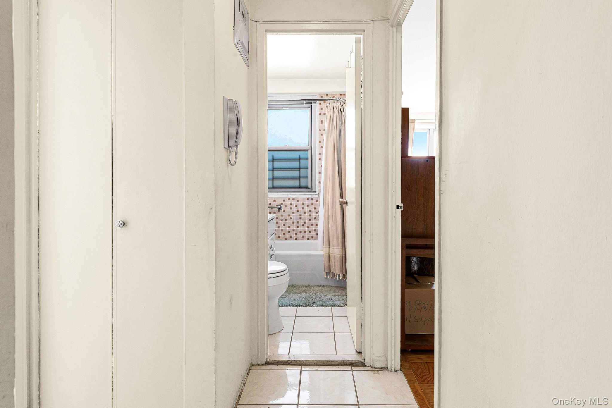 #16 photo, 70-25 Yellowstone Boulevard, Forest Hills , NY 11375