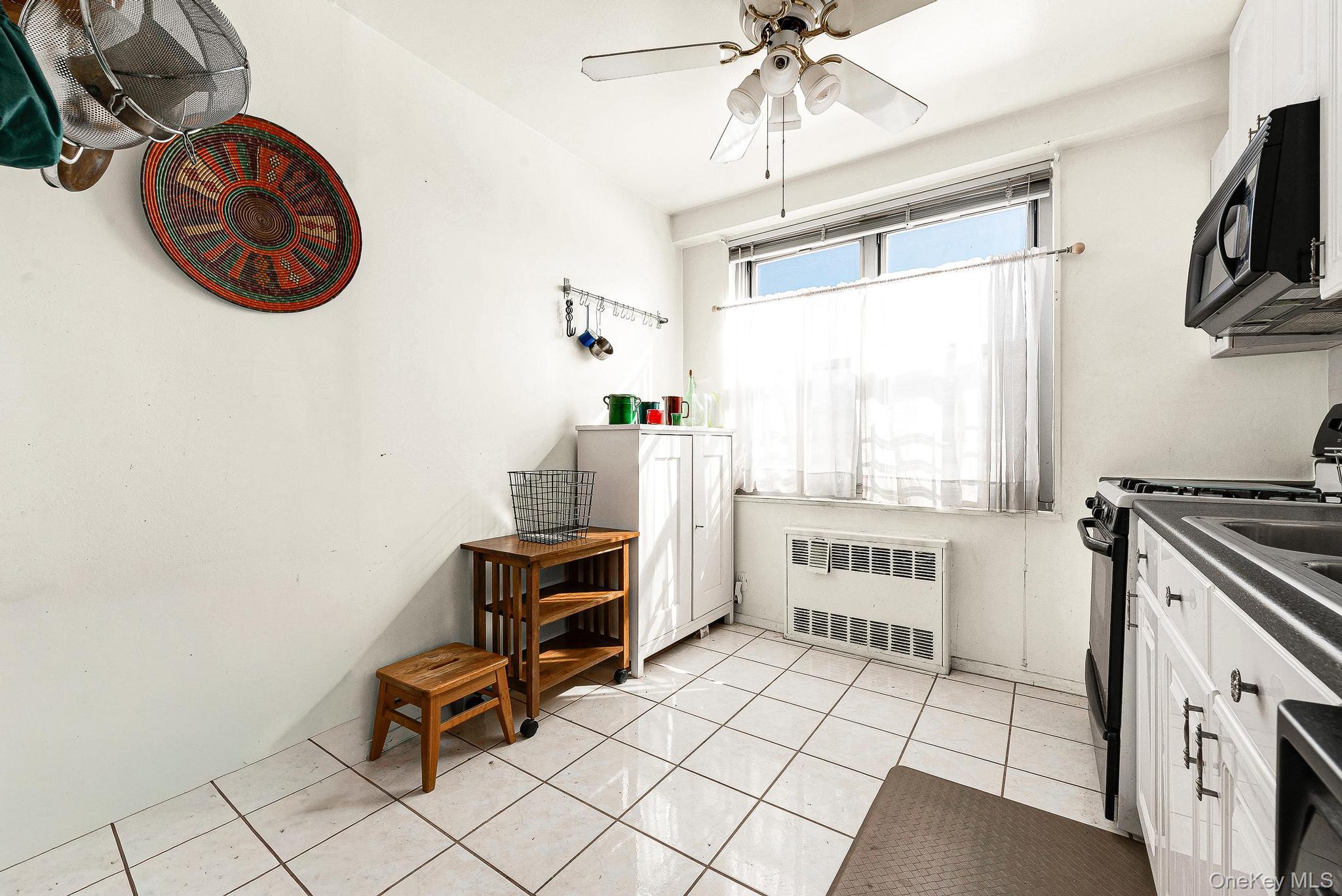 #20 photo, 70-25 Yellowstone Boulevard, Forest Hills , NY 11375