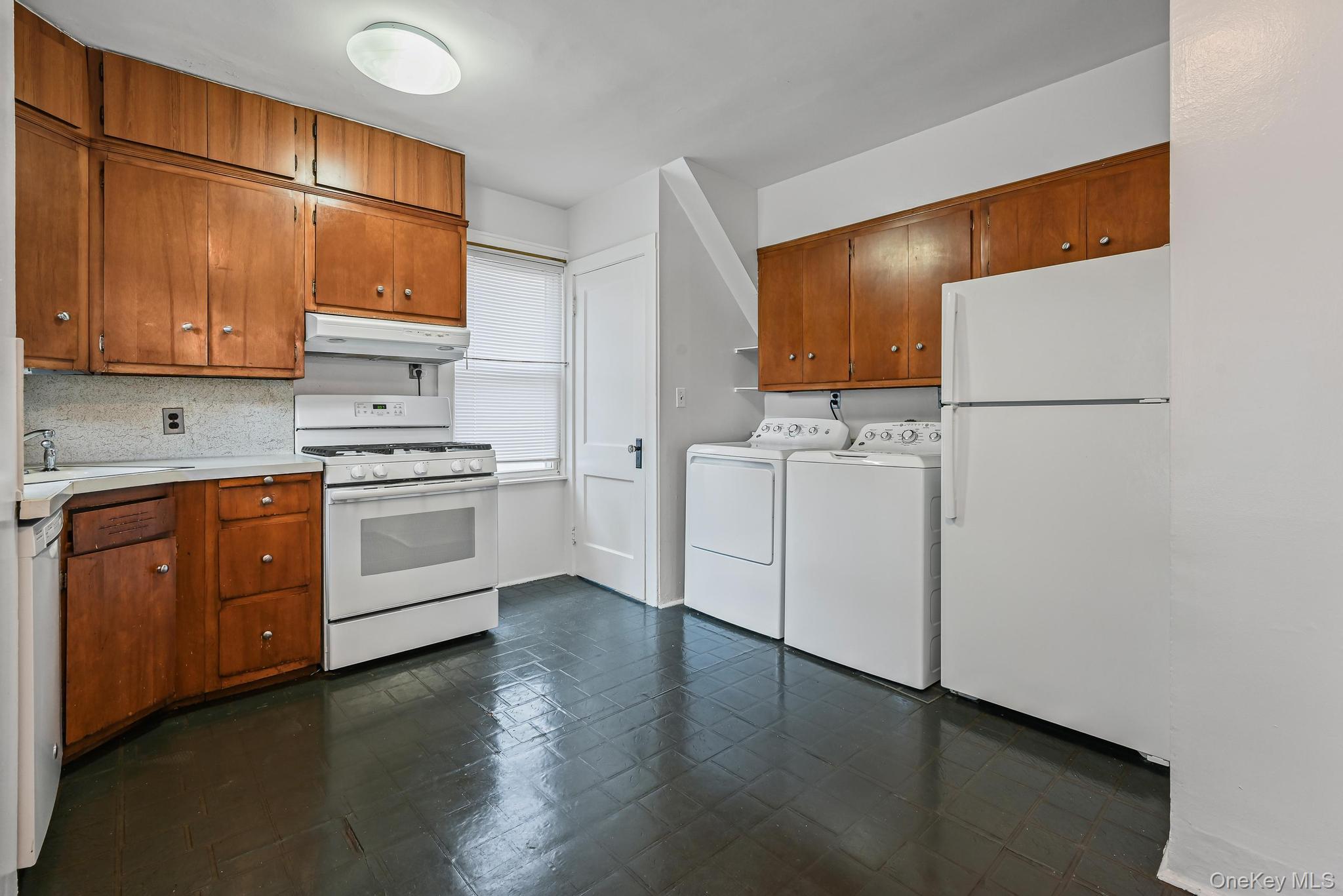 #11 photo, 30 Temple Street, Williston Park , NY 11596