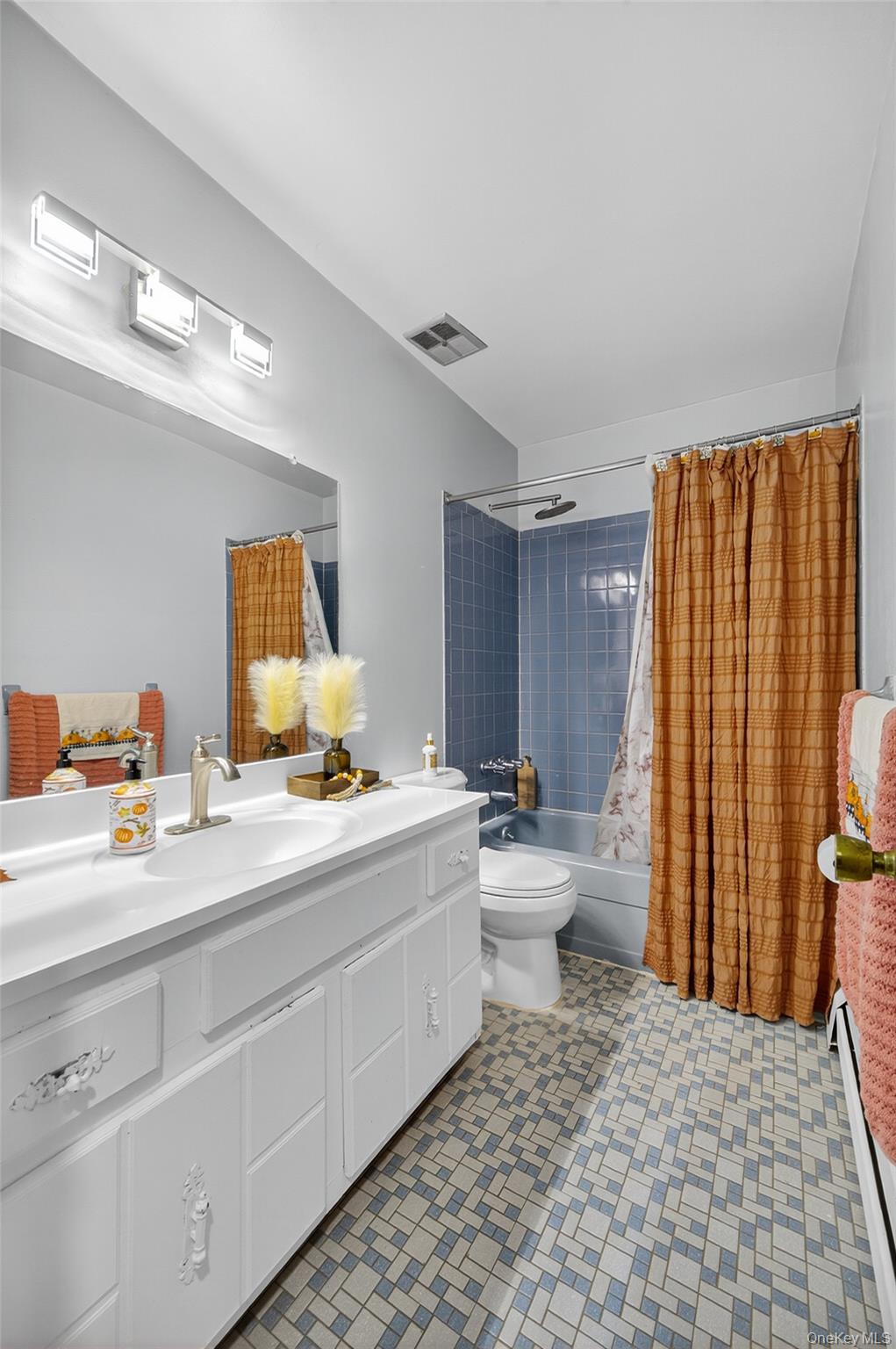 #14 photo, 404 Carlton Circle, New Windsor , NY 12553