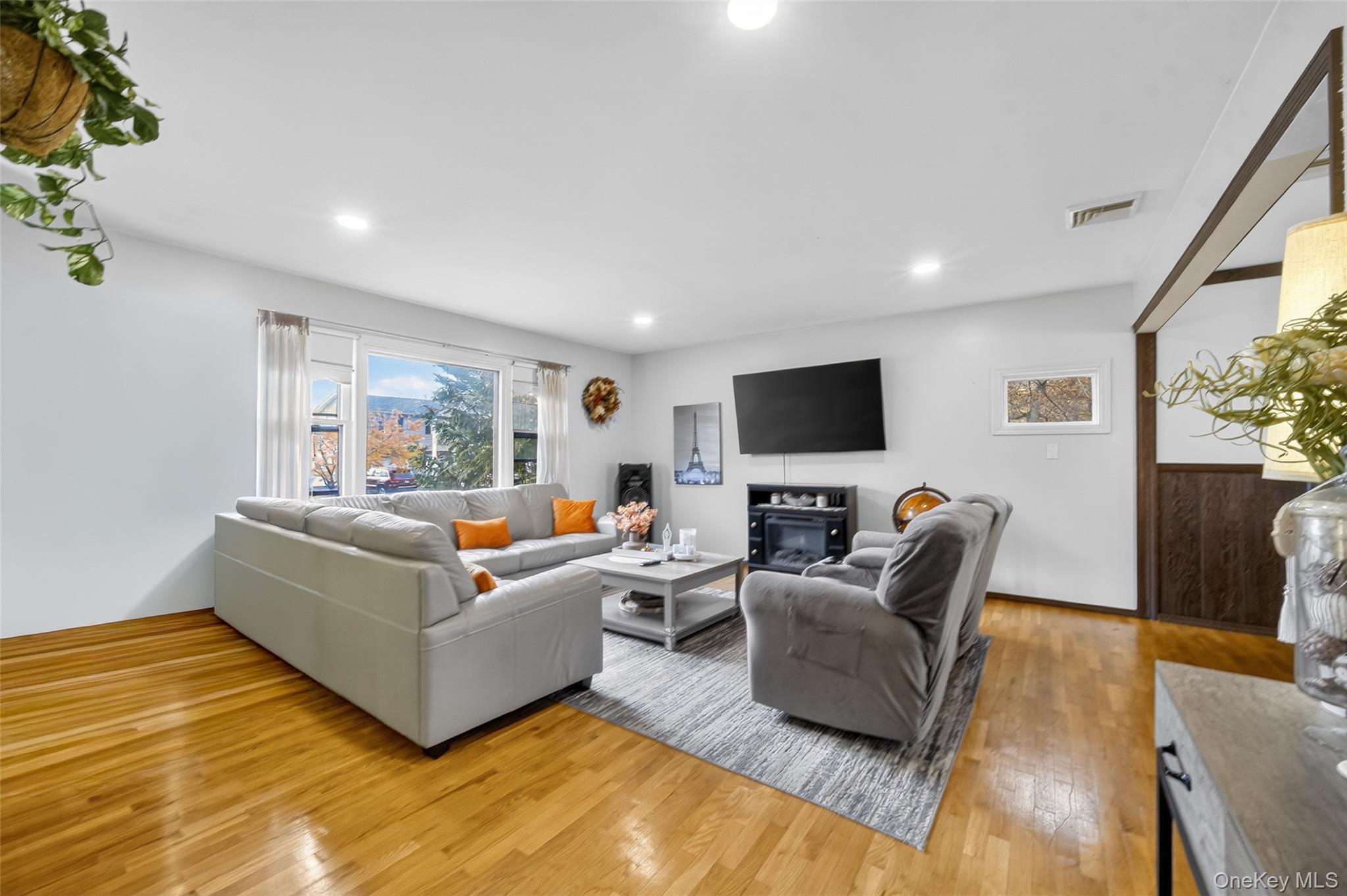 #7 photo, 404 Carlton Circle, New Windsor , NY 12553