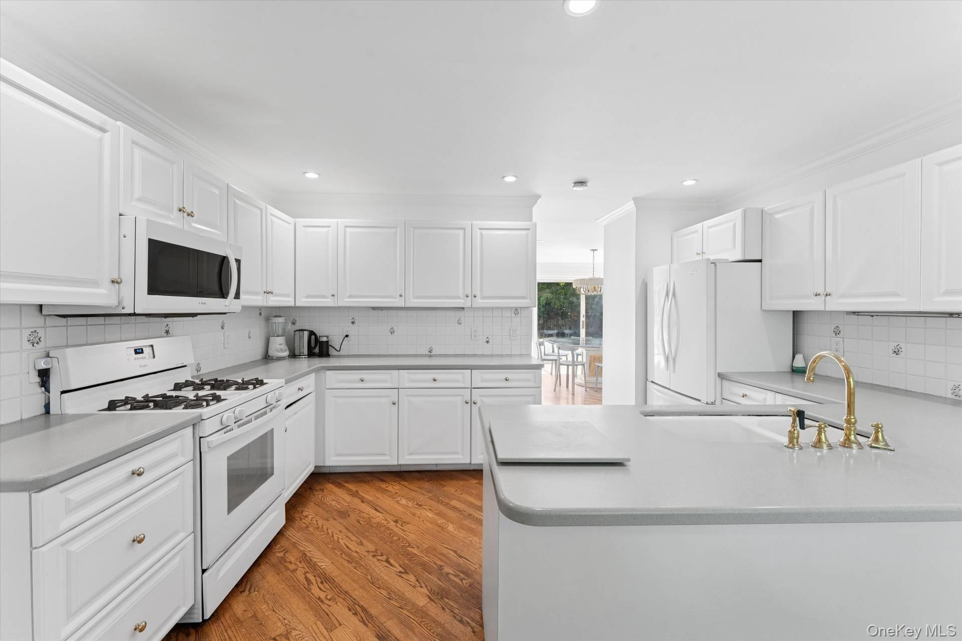 #4 photo, 129 Oneck Lane, Westhampton Beach , NY 11978