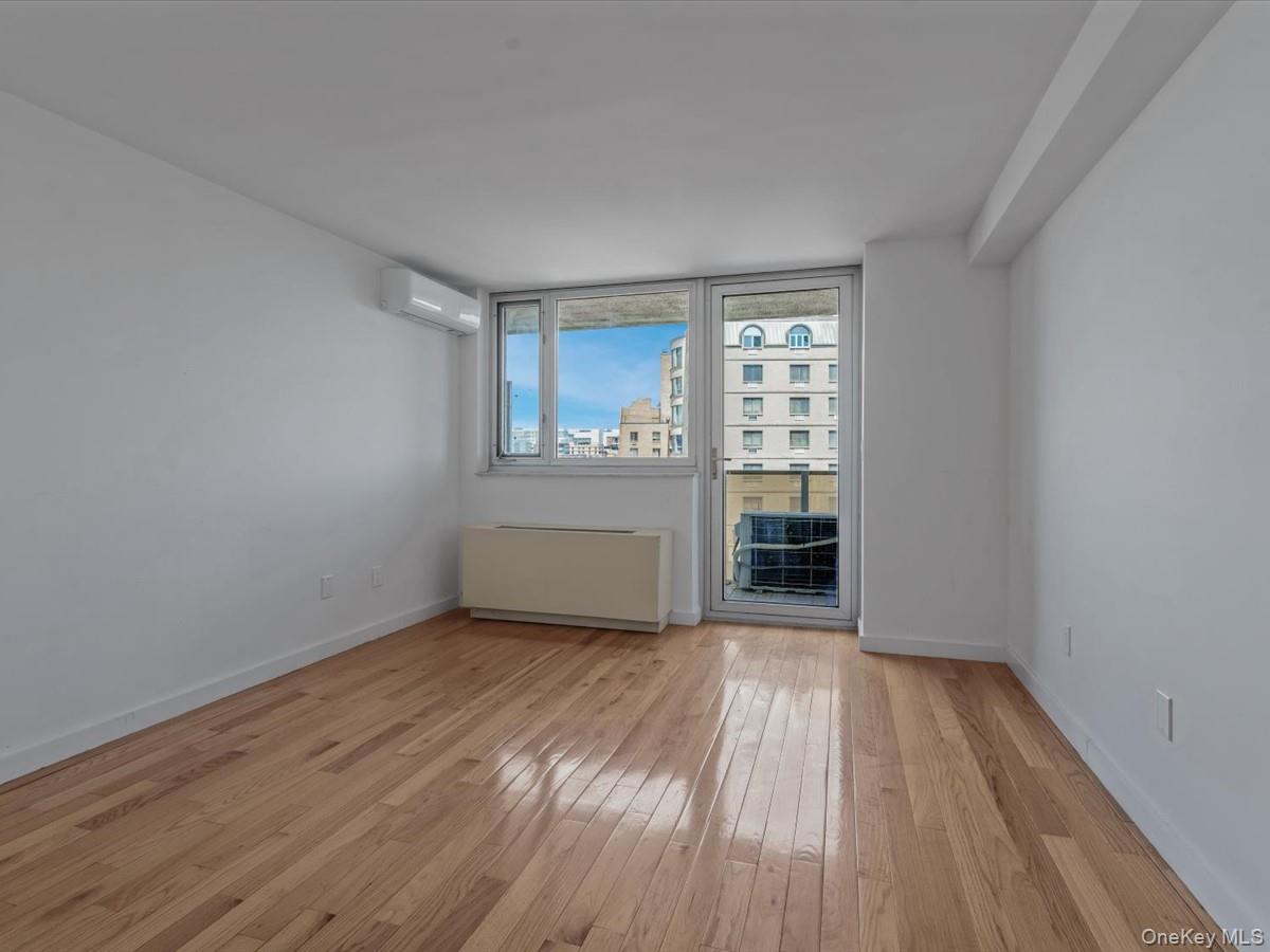 #18 photo, 13338 Sanford Avenue, Flushing , NY 11355