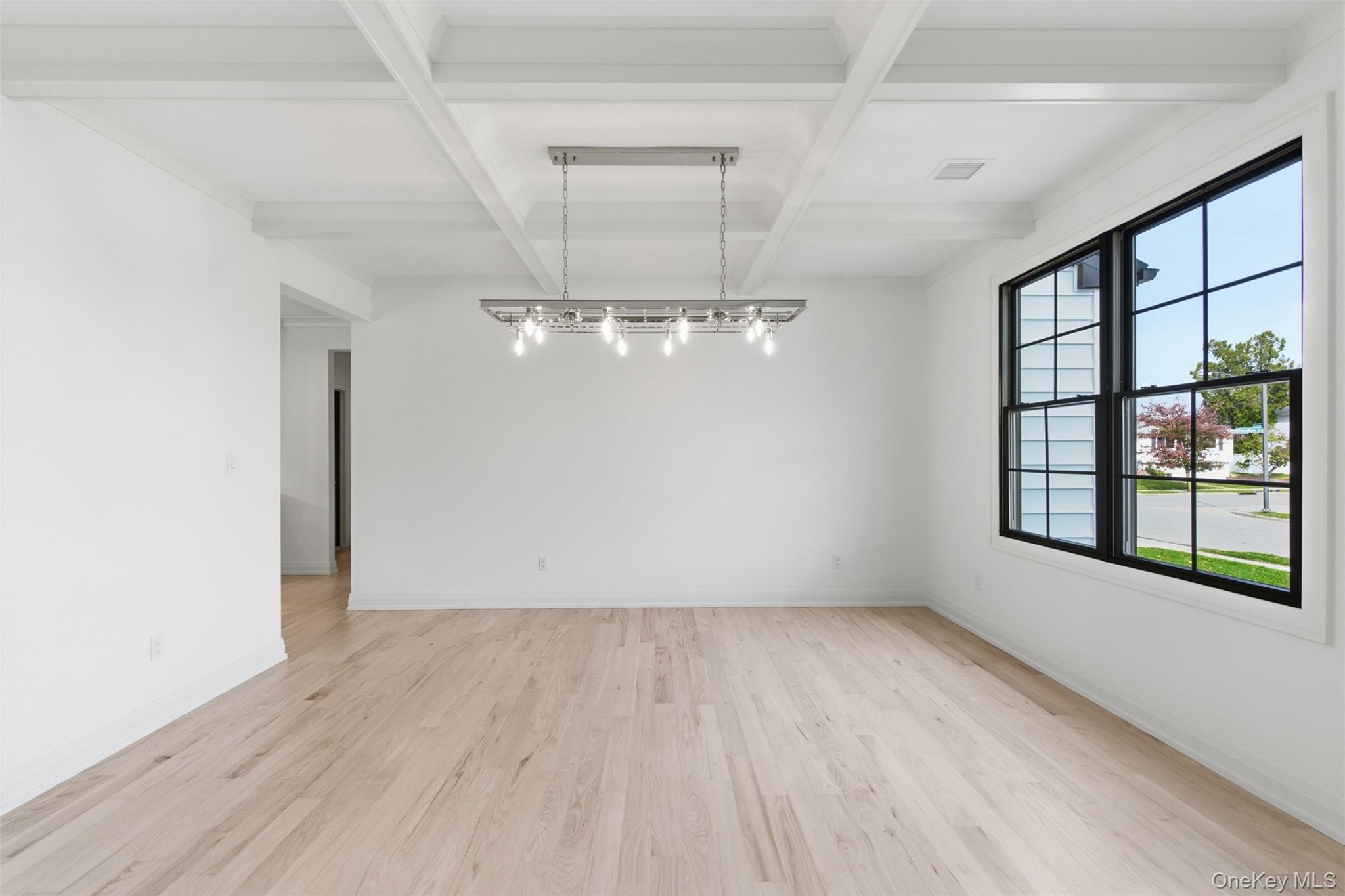 #7 photo, 16 Otsego Place, Jericho , NY 11753