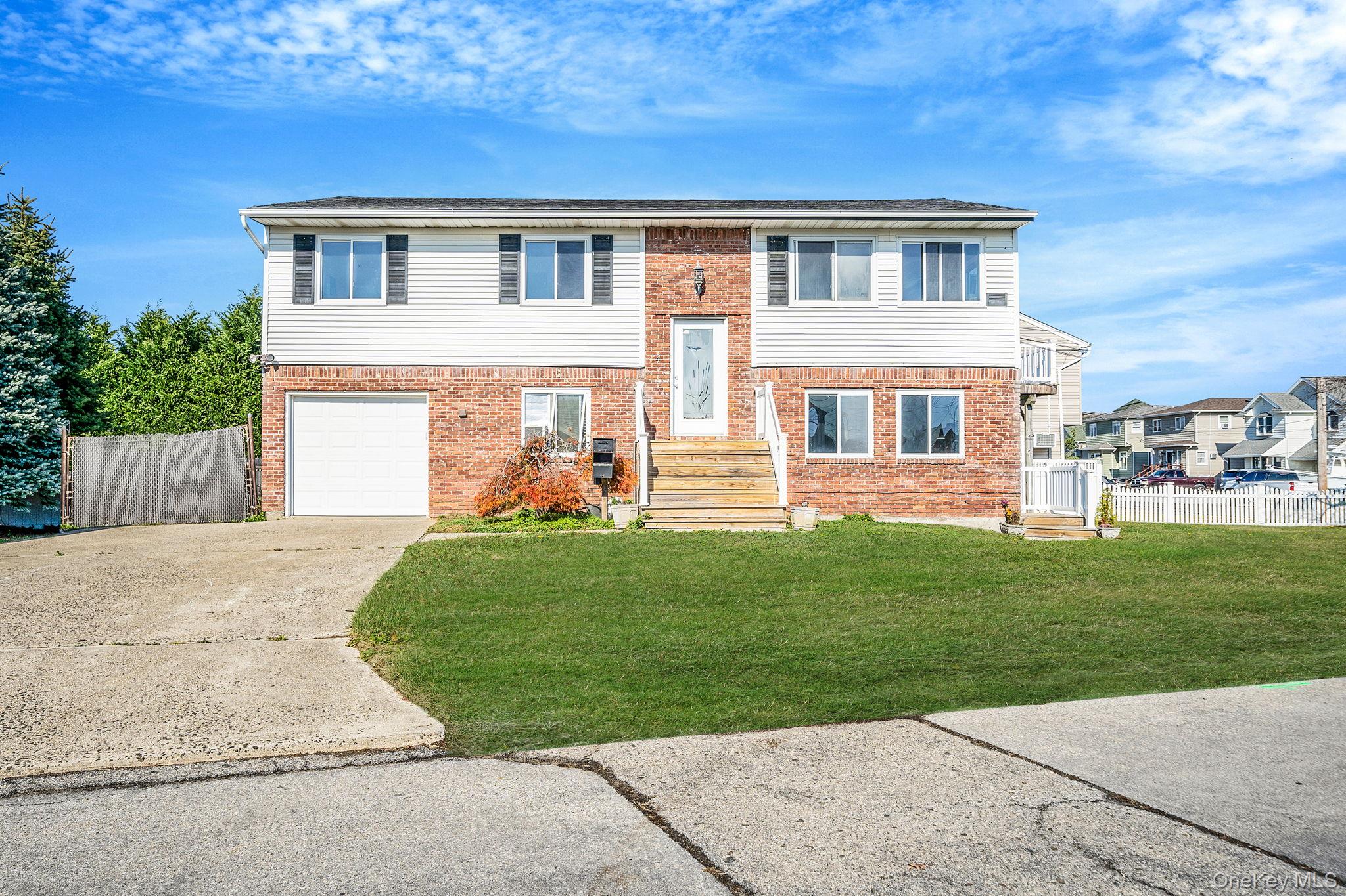 #1 photo, 4 Bay Place, Lindenhurst , NY 11757