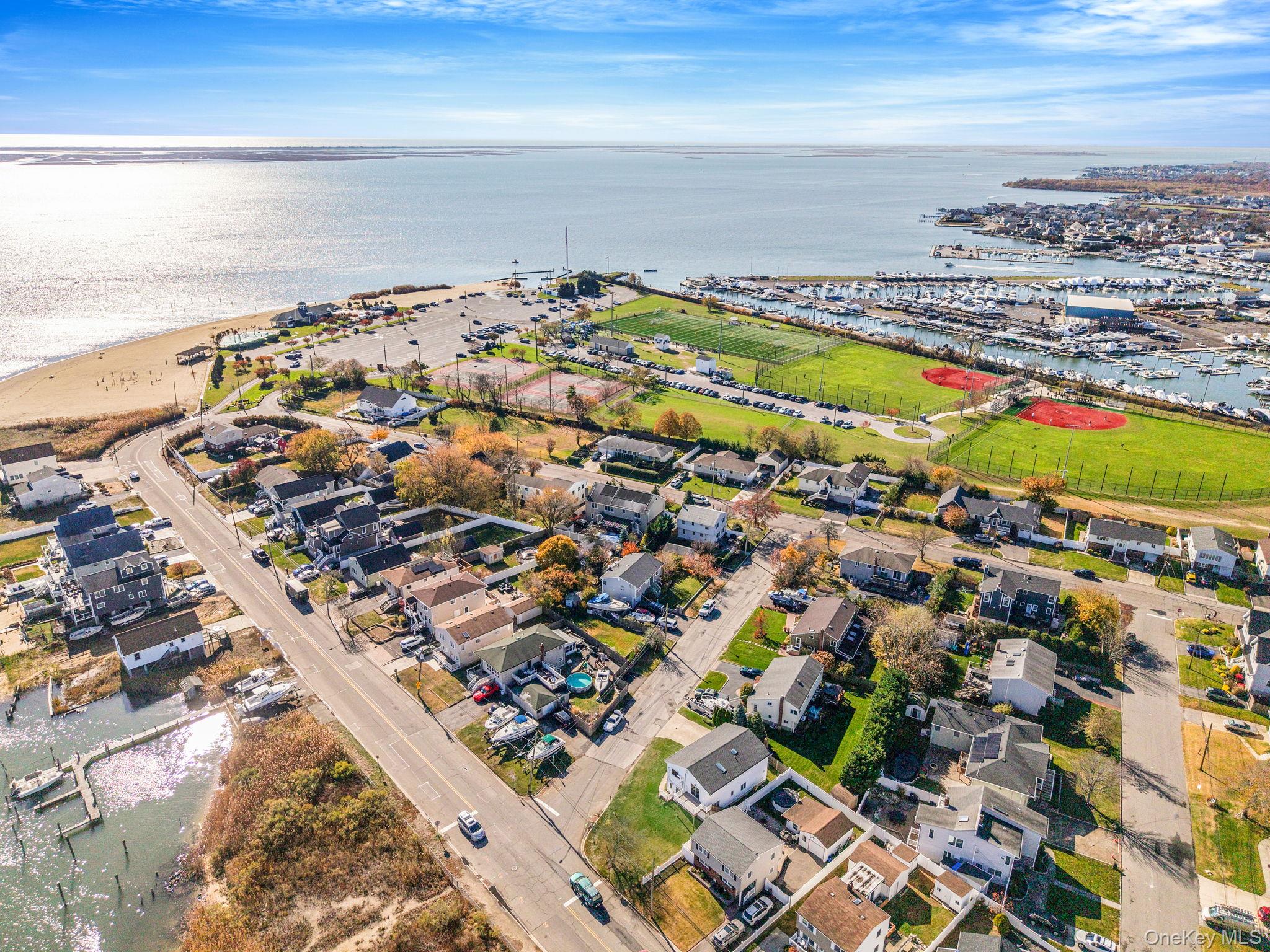 #12 photo, 4 Bay Place, Lindenhurst , NY 11757