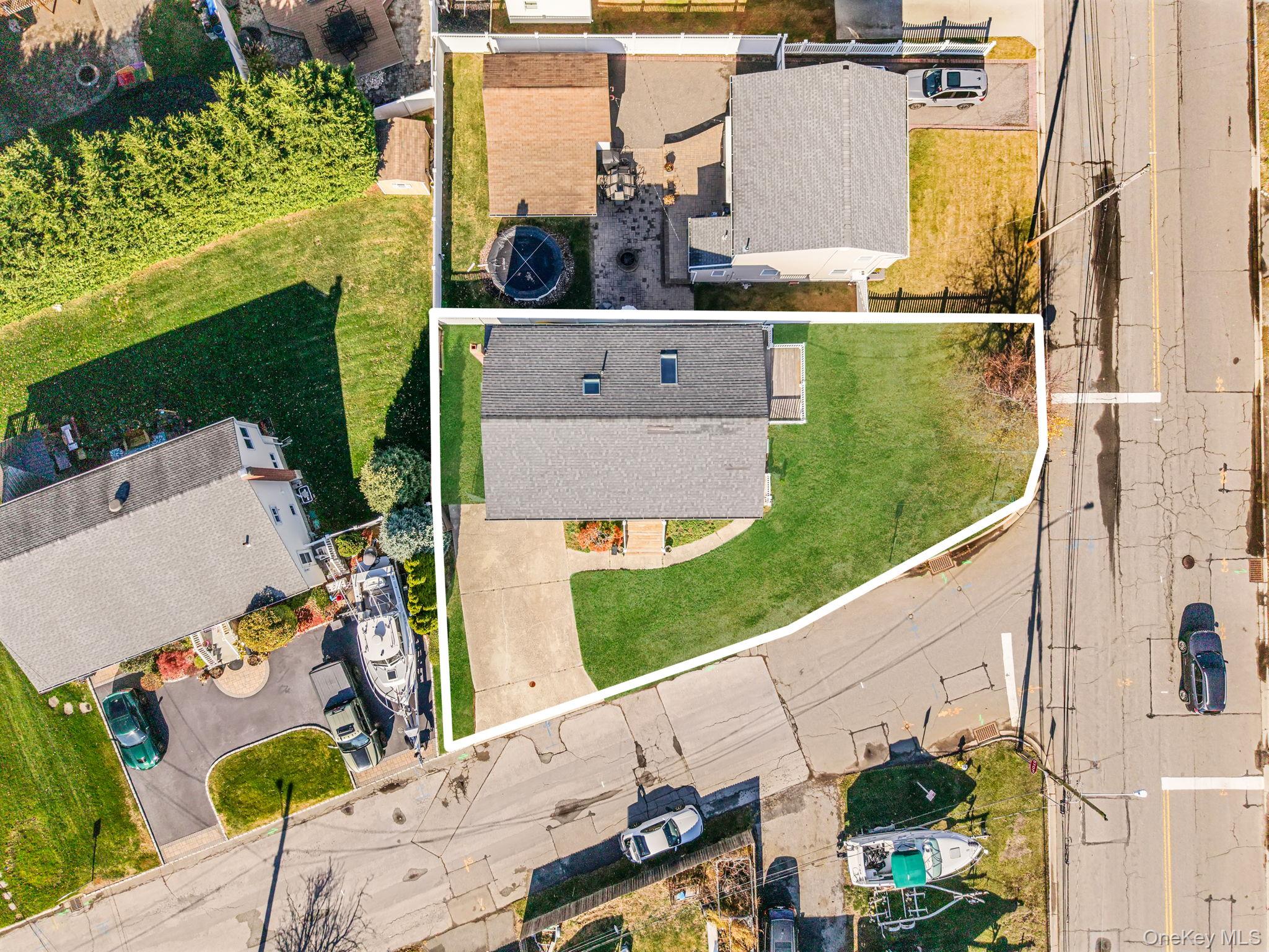 #15 photo, 4 Bay Place, Lindenhurst , NY 11757